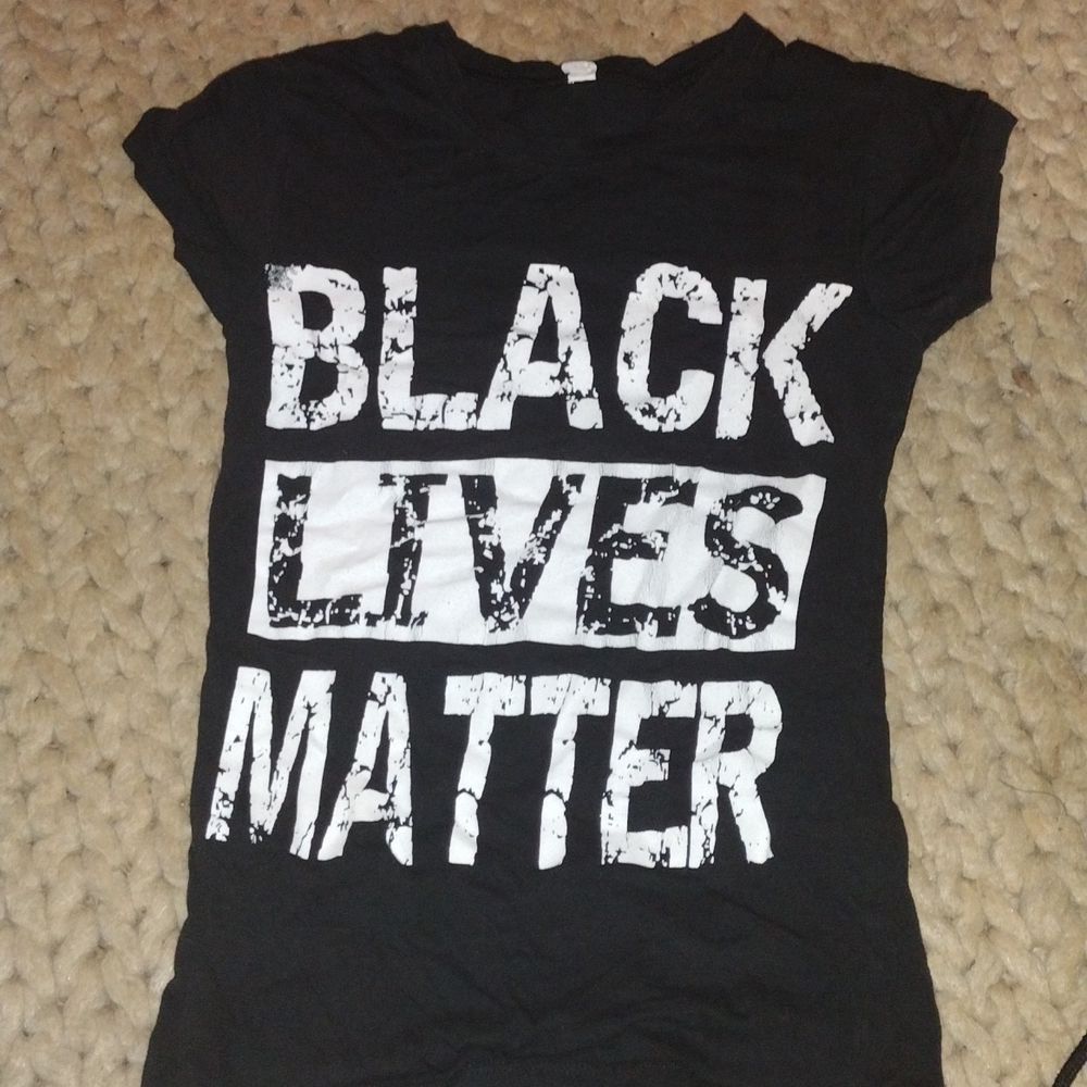 Black lives matter shirt size small